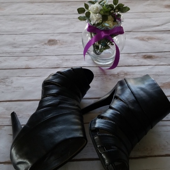 Mossimo Black Stilettos - Picture 2 of 6